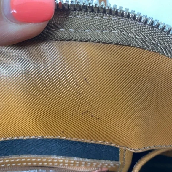 Classic Dooney & Bourke Zip-Zip Tan Croc Satchel - Picture 11 of 13